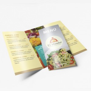 Carta de menú tríptico cerrado y desplegado