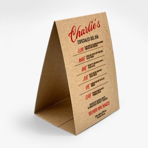 Aviso de mesa impreso a color en papel kraft